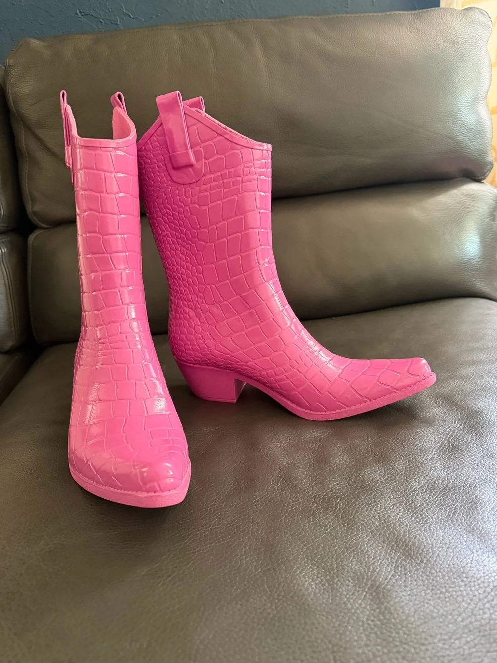 Women’s Pink Croc-Embossed Ankle Boots size 9